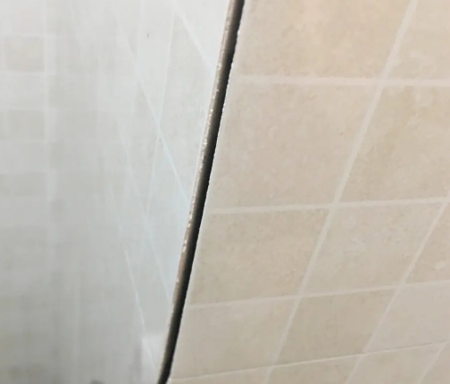 建瓯瓷砖空鼓维修公司分享阳台瓷砖脱落的修复过程可以分为以下几个步骤