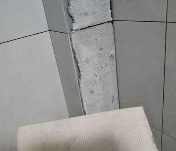 建瓯瓷砖空鼓维修公司分享下厨房瓷砖脱落的补救措施。